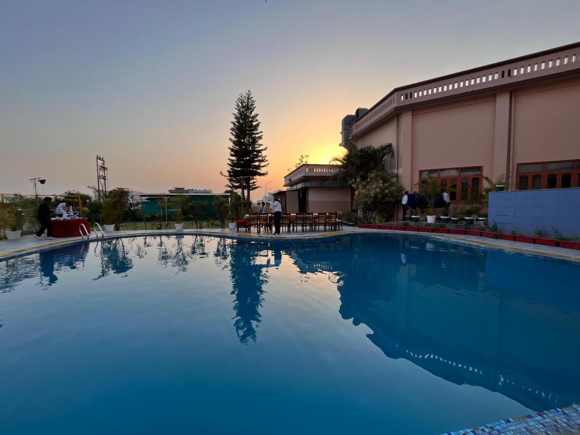 Hotel Padmini Palace Rāni Pokhri Eksteriør billede